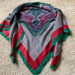 Beautiful silky 46x46” scarf